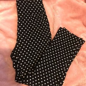 *NWOT*Black and White Polka Dot Capri Pants